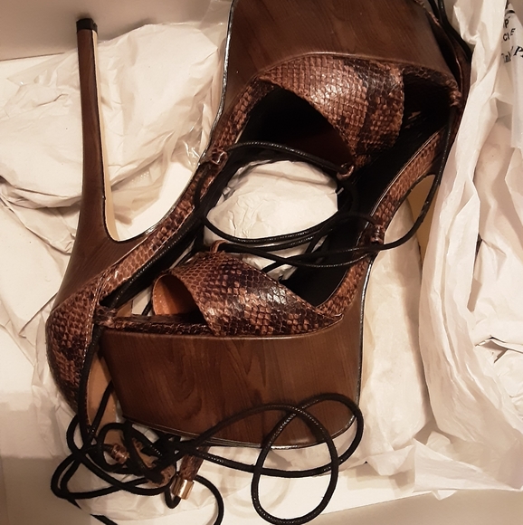 Heels - Picture 2 of 5